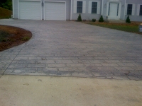 decorative-concrete-stamped-concrete-overlays-cobblestone-pattern-driveway-8